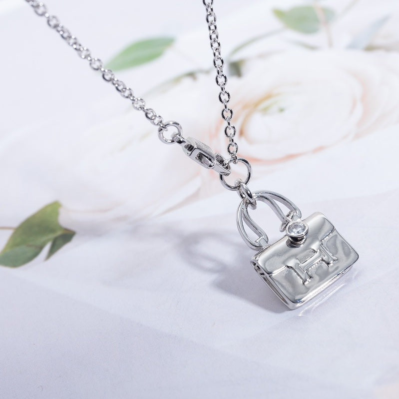 HERMES AMULETTE CONSTANCE PEDANT SILVER NECKLACE