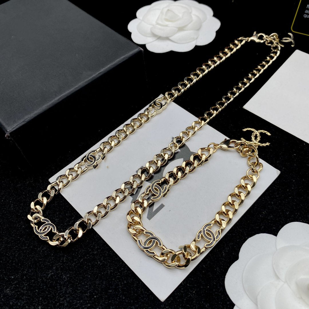 Chanel Black Necklace Gold Diamond